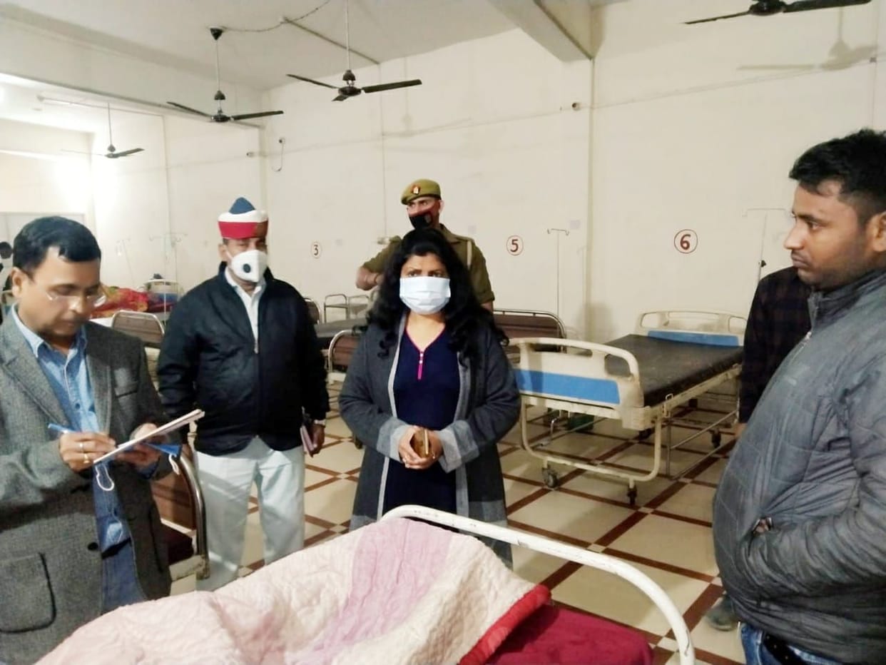 Hathras: There were neither doctors nor staff in the hospital, notice given