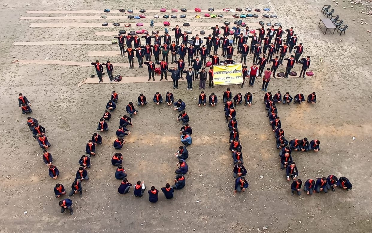 Students gave message of vote and EVM by forming human chain