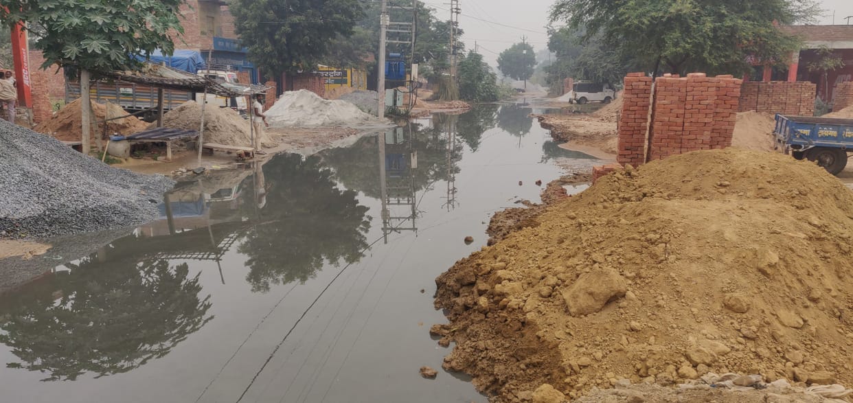 People upset due to waterlogging on the main road in Etmadpur