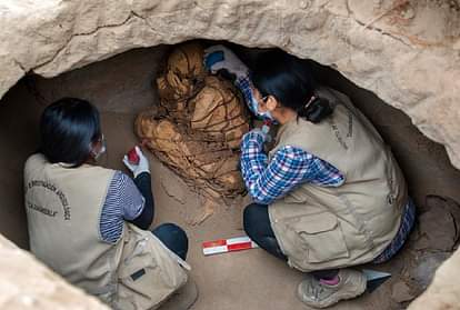 archeologists find 800 year old mummy in peru tied with ropes