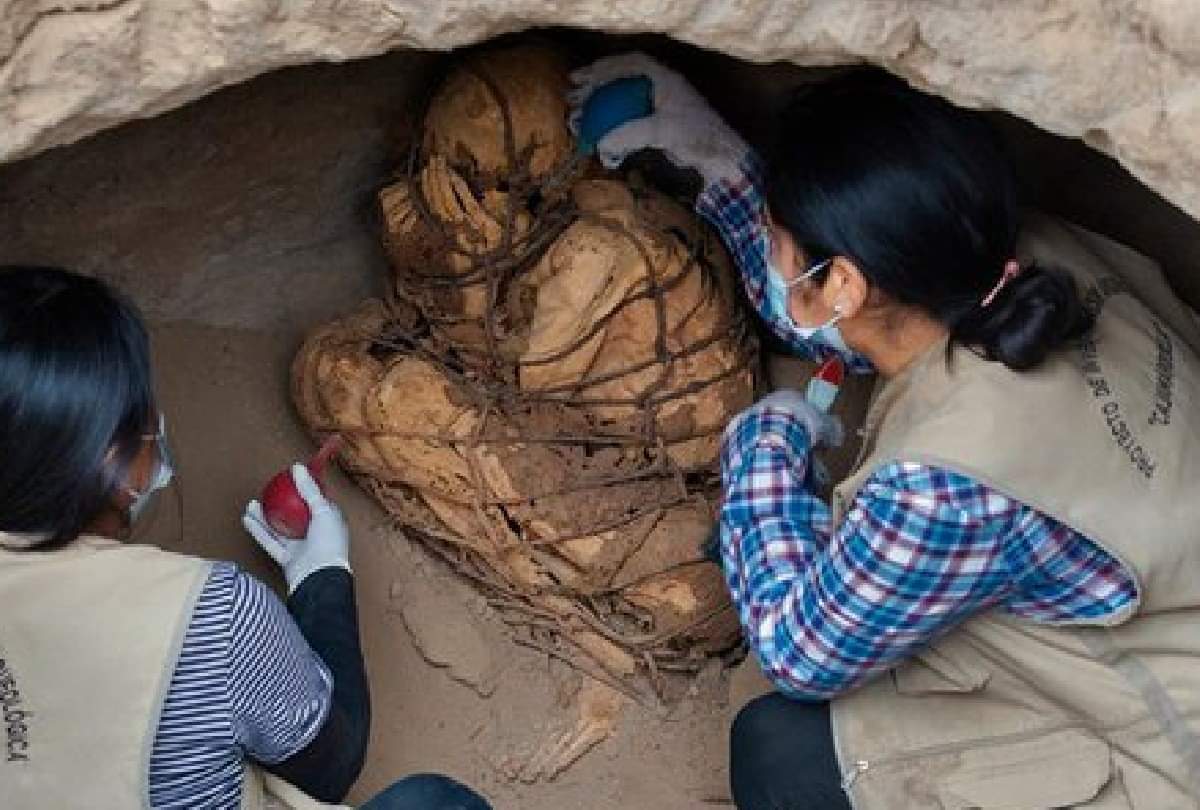 archeologists find 800 year old mummy in peru tied with ropes