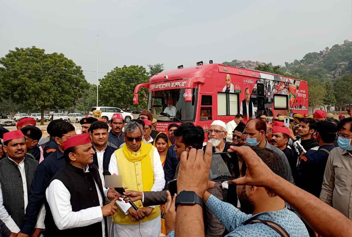 Akhilesh Yadav said in Mahoba: forget factionalism, work unitedly, support those who get tickets