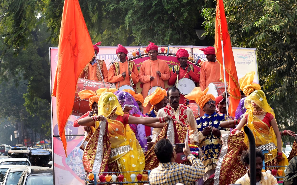 Shilphat decorated with folk colors with the confluence of crafts, tastes