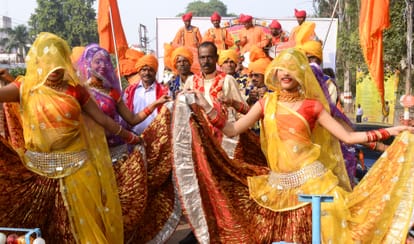 Shilphat decorated with folk colors with the confluence of crafts, tastes
