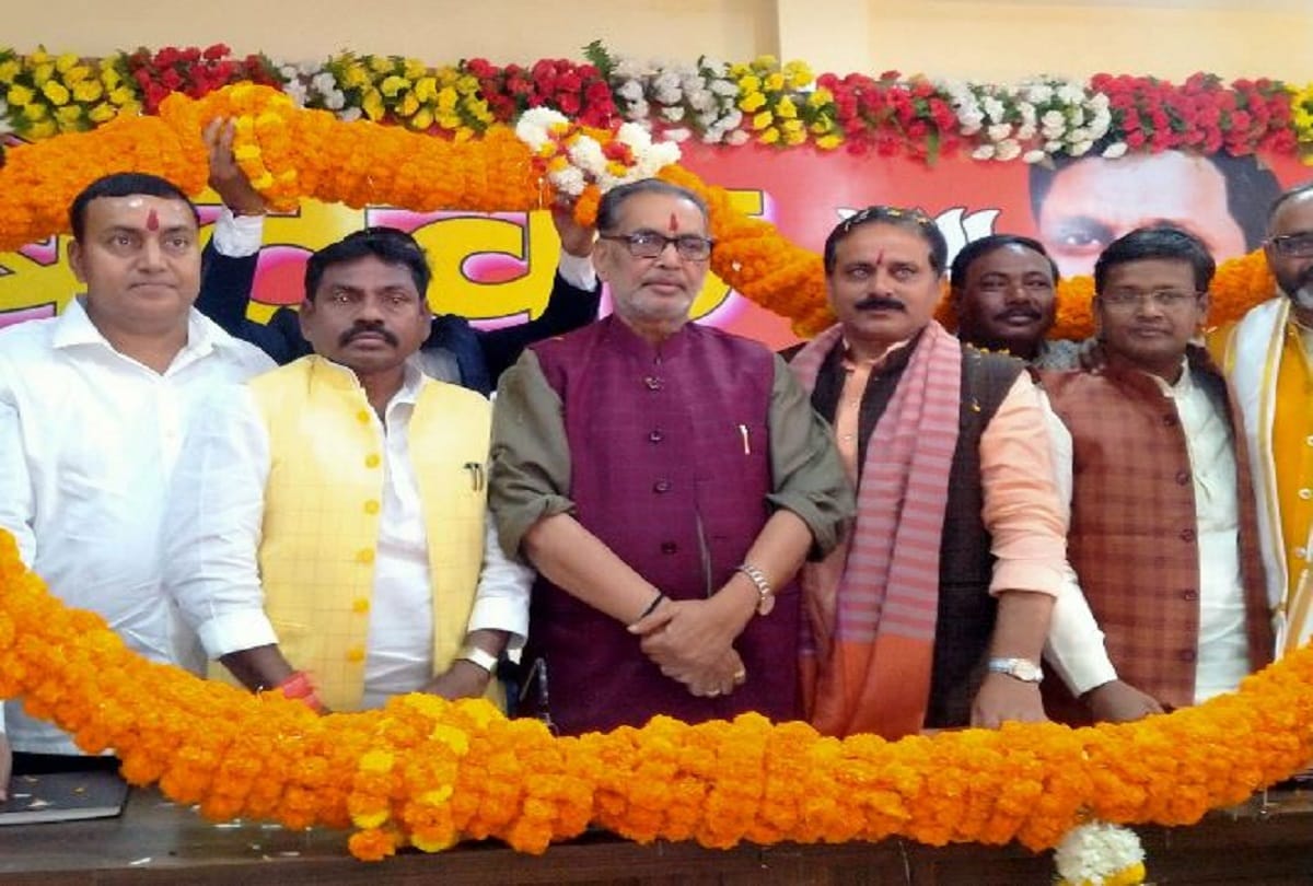 BJP workers meeting in Sonebhadra  Radha Mohan Singh said now there are no riots nor appeasement politics in uttar pradesh