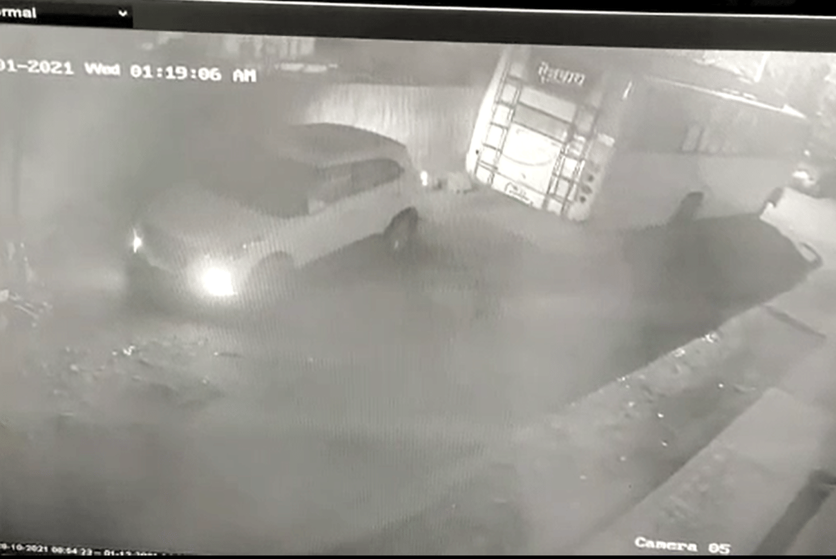 Shivpuri: Creta worth Rs 18 lakh parked outside the house disappeared within two minutes, stolen photos captured in CCTV