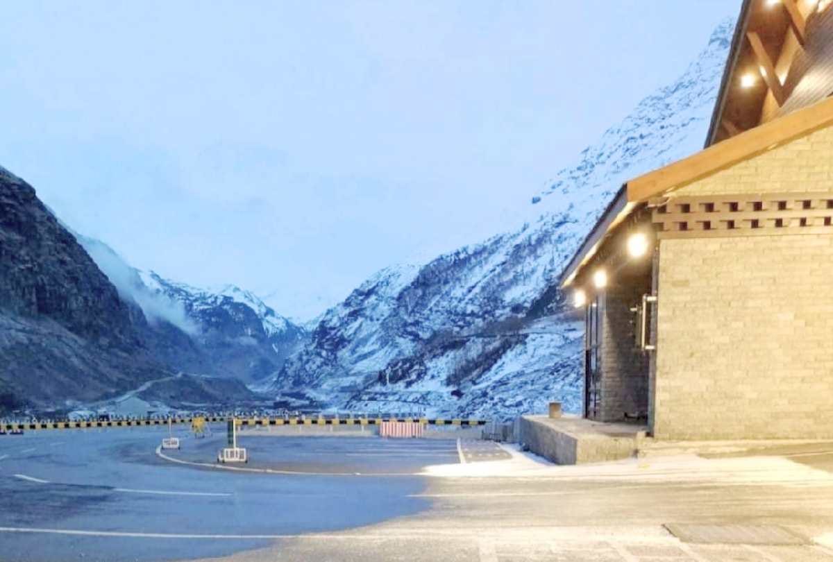 himachal weather update: Snowfall on high peaks including Rohtang, tourists not allowed to go to Atal Tunnel, cold wave increased in Shimla