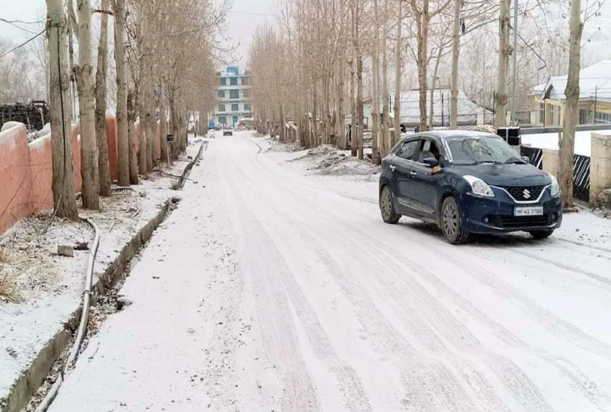 himachal weather update: Snowfall on high peaks including Rohtang, tourists not allowed to go to Atal Tunnel, cold wave increased in Shimla