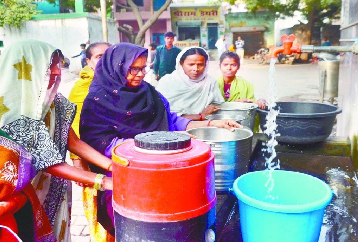 Water Crisis In Agra Many Colony Dayalbagh People With Water Strike