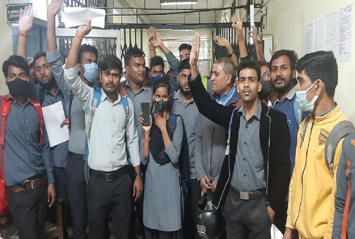 St Andrews College students create ruckus in the university