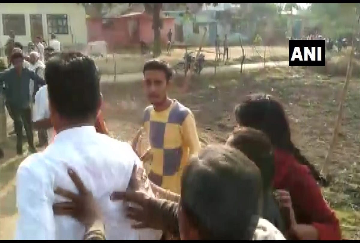 Chitrakoot: Attack on two officers who went to remove possession from government land, case registered