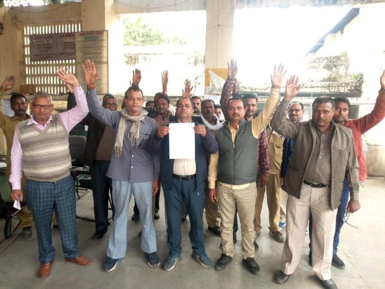 Roadways employees demonstrated for demands