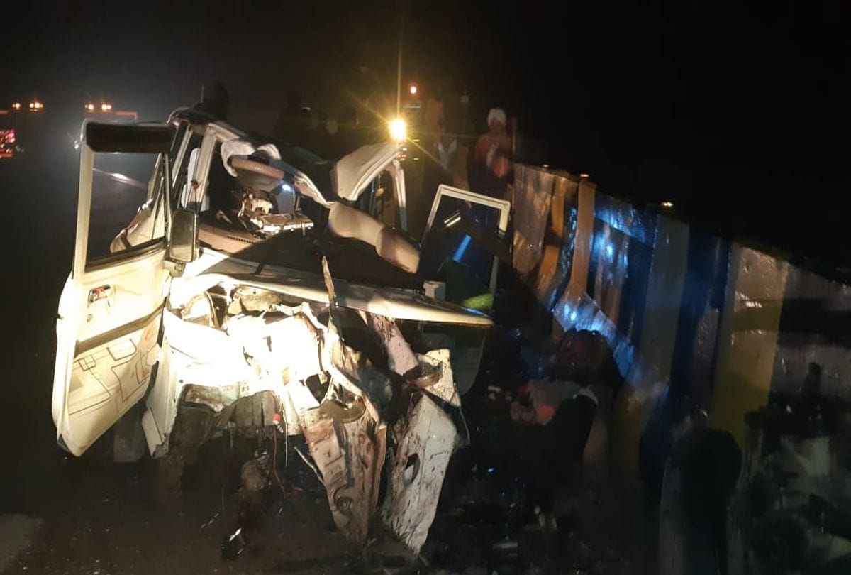 Five Died In Road Accident At Yamuna Expressway Indise Story