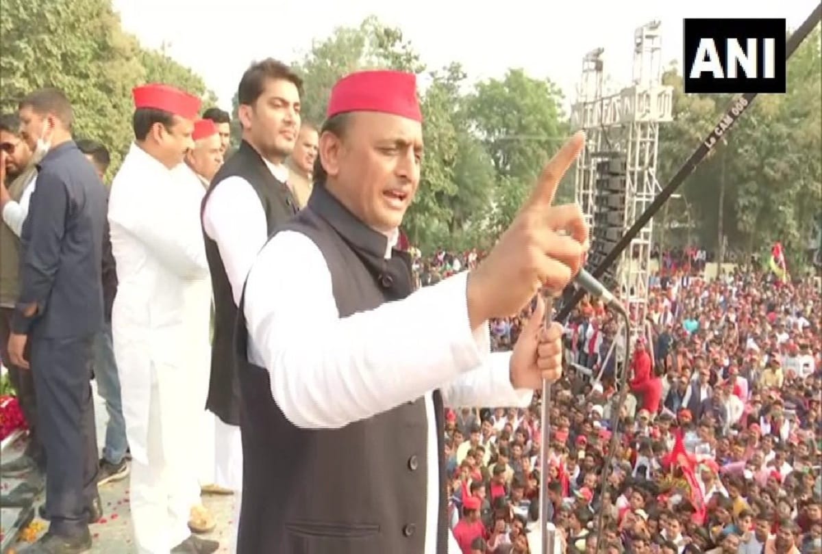 Akhilesh Yadav says BJP crushed farmers by climbing the jeep from behind in jhansi