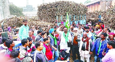 Farmers shouted, will put lock in Bajaj mill today