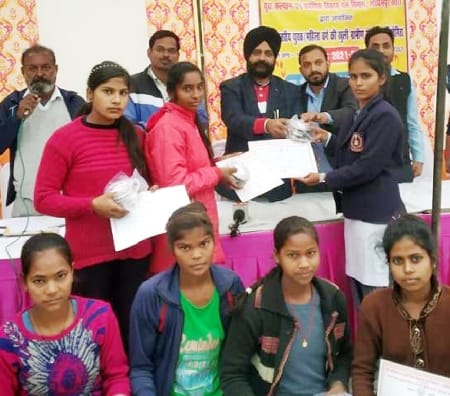 Mandeep in 800 meters, Anushka won in 400 meters
