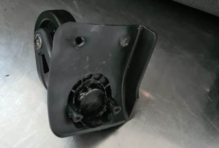 Customs officials caught a young man illegally bringing gold in Amritsar of Punjab