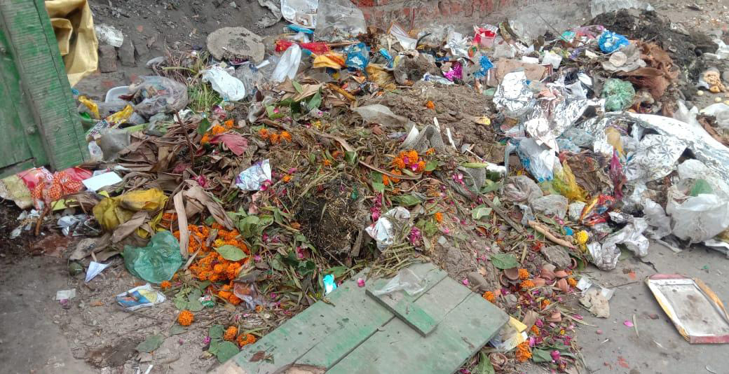 Shopkeepers protest against the dumping zone built on Babyal Road