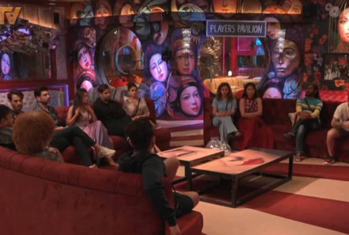 In Bigg Boss 15 the contestants occupied the VIP room, all the contestants got reprimanded