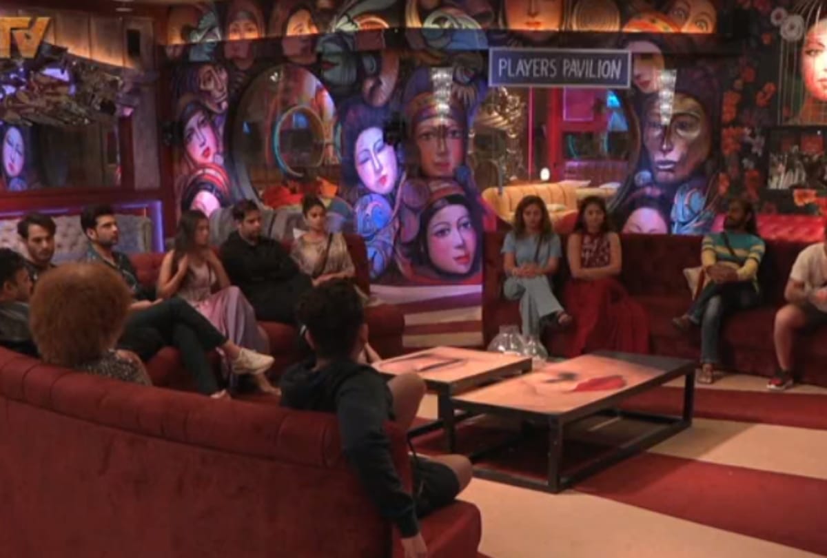 In Bigg Boss 15 the contestants occupied the VIP room, all the contestants got reprimanded