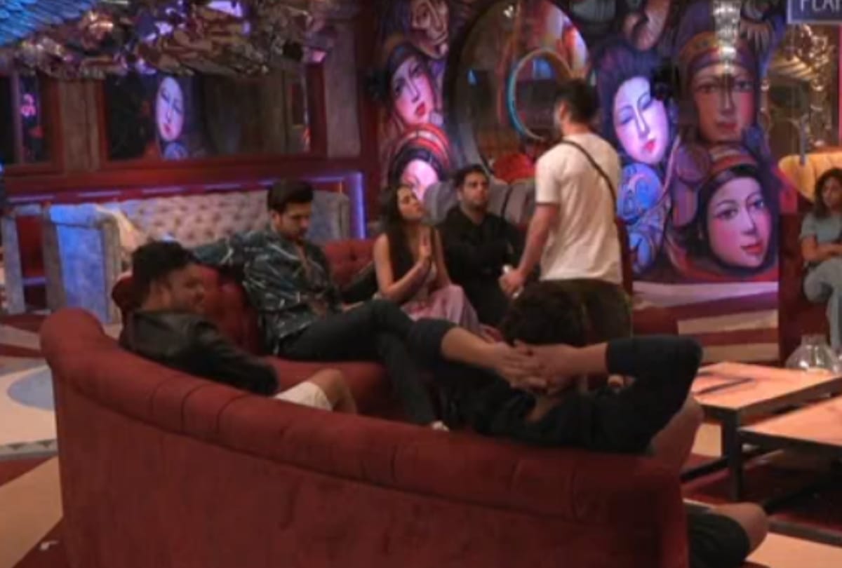 In Bigg Boss 15 the contestants occupied the VIP room, all the contestants got reprimanded