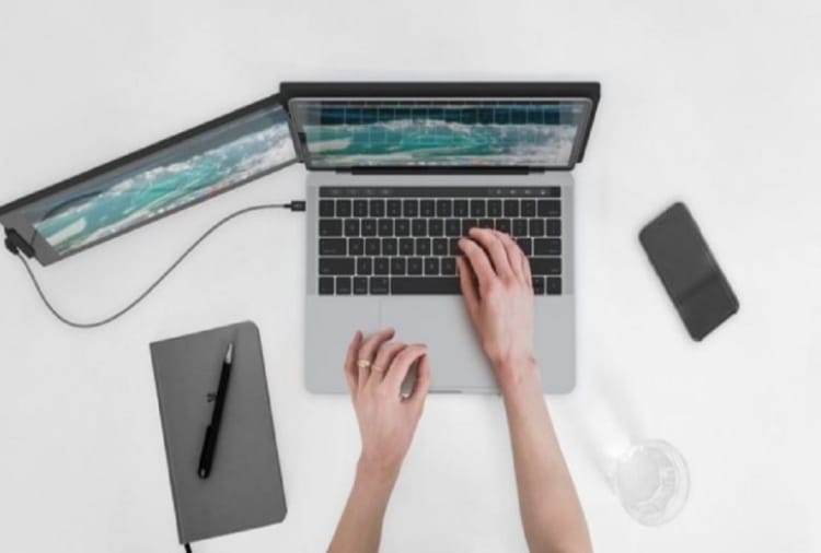 Research shows that blue rays generated from Mobile and laptop have side effects on face 