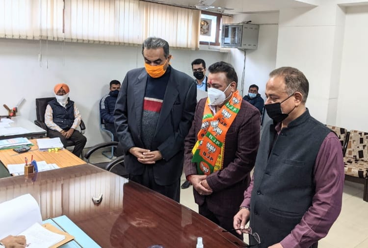 Chandigarh Municipal Corporation Election: First nomination from BJP filed by Mayor Ravikant