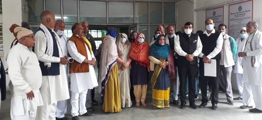 Villagers met SP to demand arrest of accused