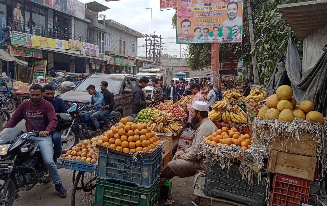 Jam in main market, SDM's car got stuck