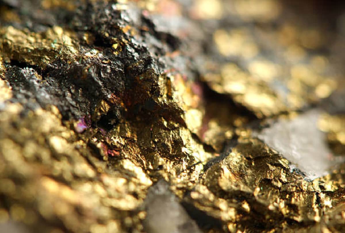 UFO expert found mysterious golden object in space know what is truth