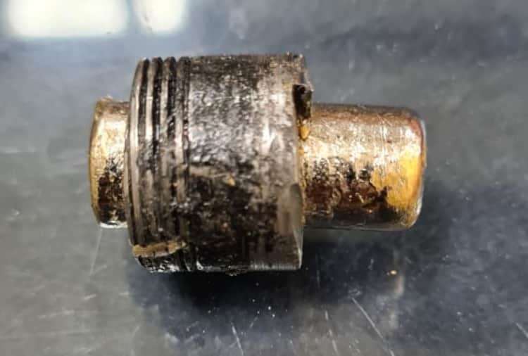 Customs officials caught a young man illegally bringing gold in Amritsar of Punjab