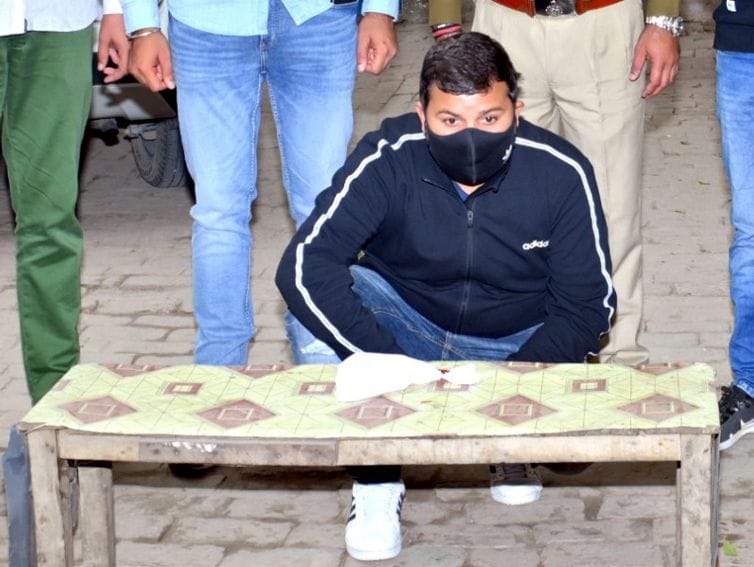 The absconding accused of demanding extortion was also caught