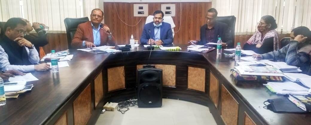 Hathras: Even after getting the money, the electricity connection was not installed in the schools