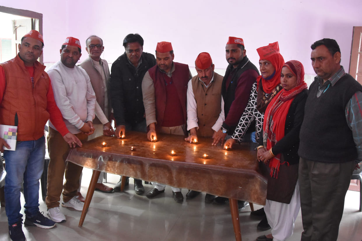 Tribute paid to the deceased farmers by lighting a lamp in Lakhimpur Kheri