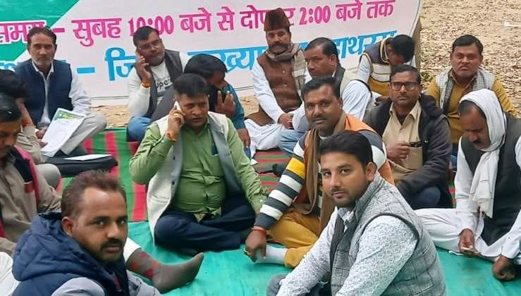 Hathras: The protest will continue till the demand is met