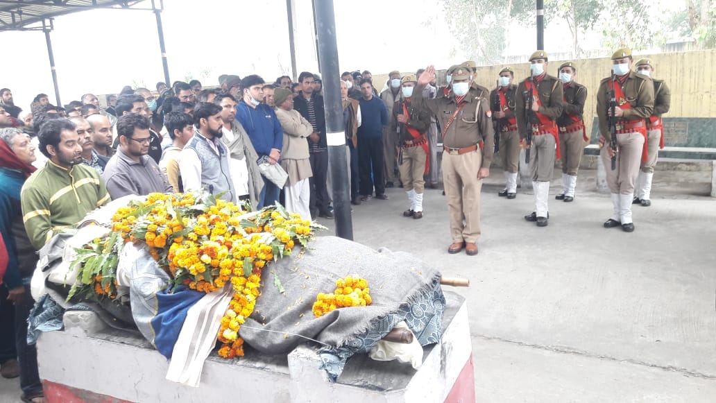 Seeing the dead body, mourning in the family, four year old son lit the fire
