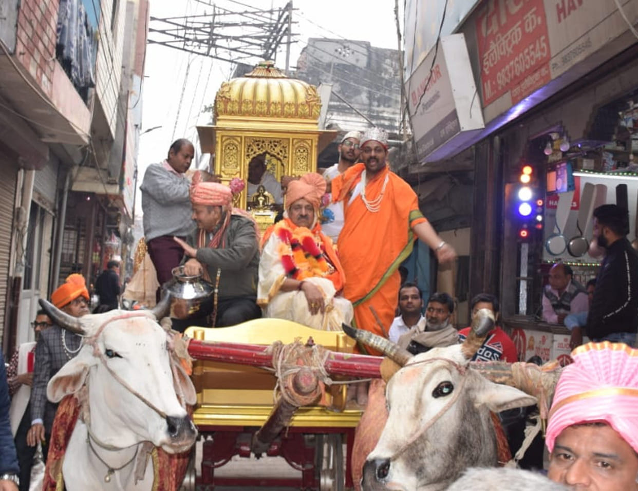Procession taken out with pomp, echoed Shreeji's cheers