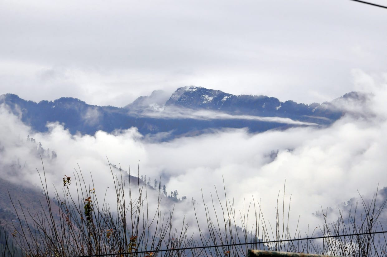 Tourists not allowed to go further from Solangnala after snowfall