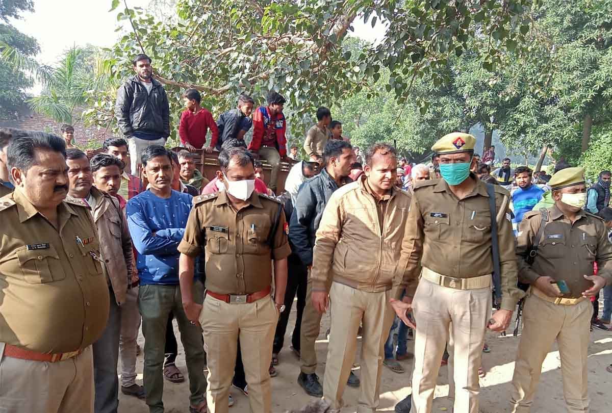 Farrukhabad: naked body of youth found in village pond, not identified