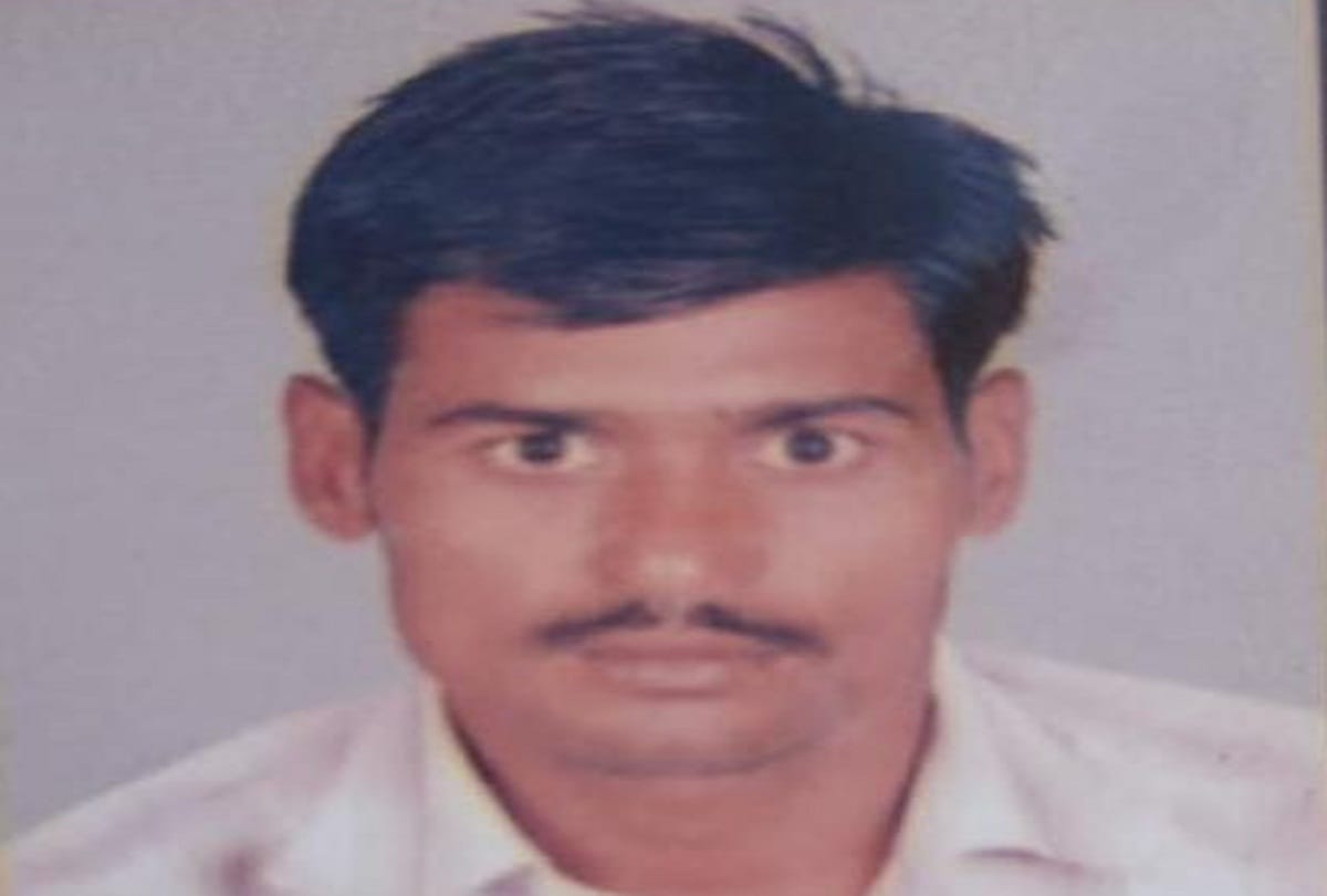 Pratapgarh: Youth dies after being buried in an earthen mound during excavation
