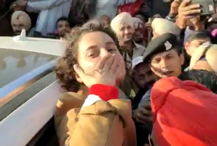 Kangana Ranaut Car Stopped by Farmers Near Kiratpur in Punjab, Actress Praise Punjab's Women