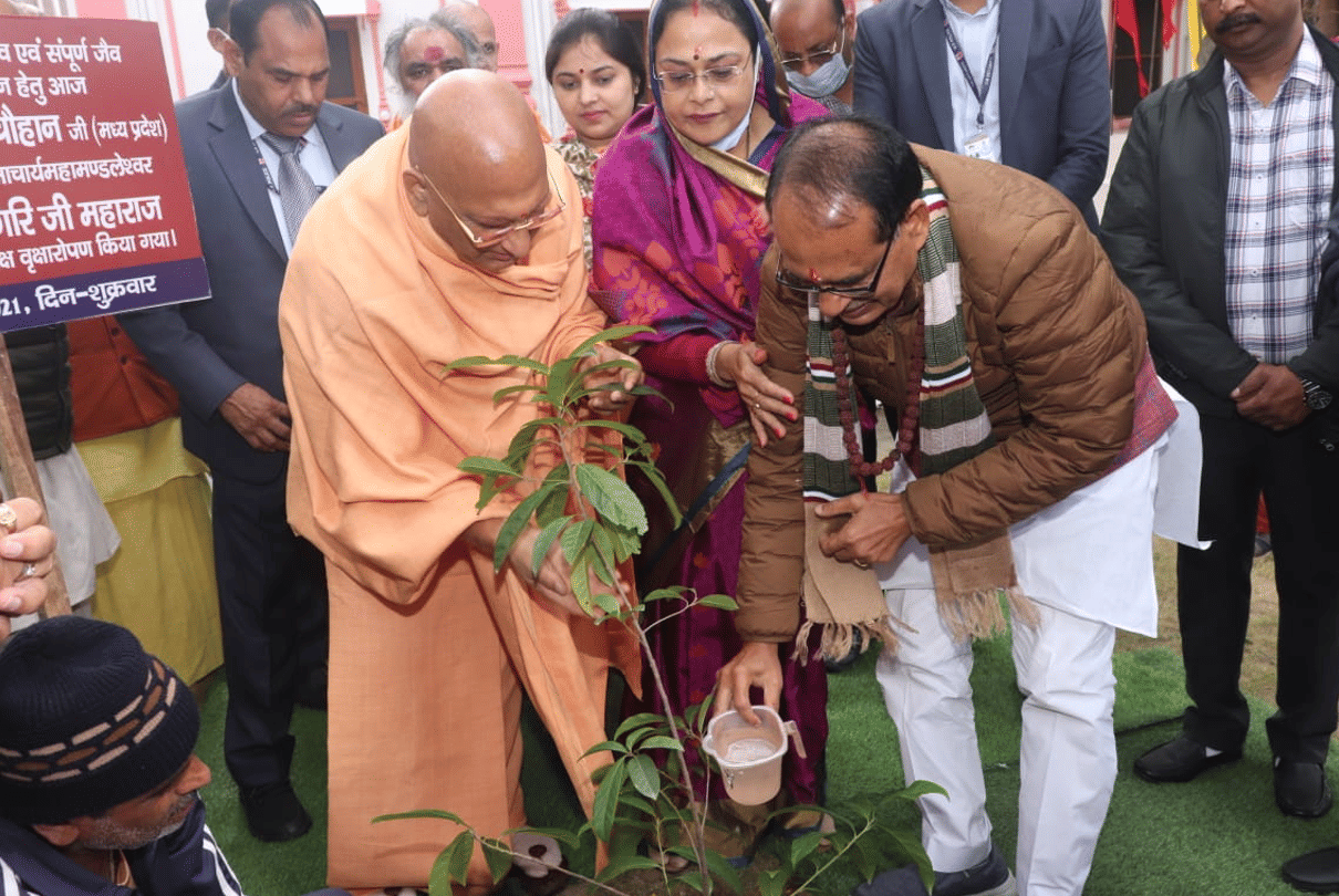 Shivraj in Haridwar: performed Ganga aarti, planted Rudraksh sapling, performed Rudrabhishek in Pardeshwar Mahadev temple