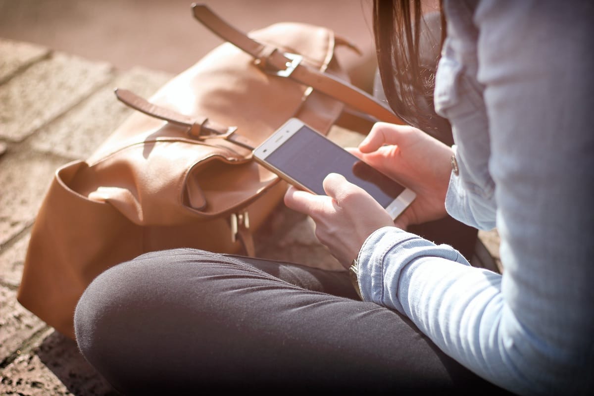 Smartphone market: Chinese smartphone brands still holds 70 percent stake in india's smartphone market