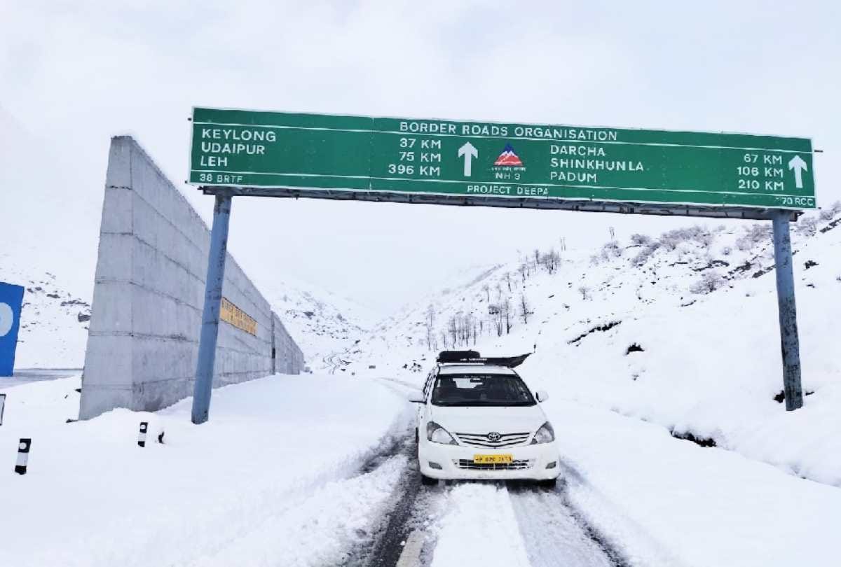 himachal weather update: snowfall on peaks including Rohtang pass, rainfall in Shimla, see photos