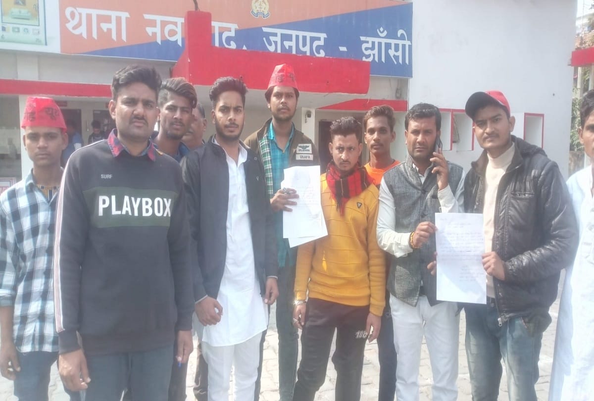Mobile phones of more than 30 SP workers stolen to welcome Vijay Rath Yatra of akhilesh yadav in jhansi