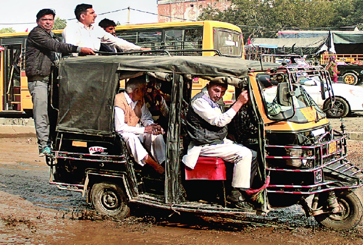 Traffic in Delhi: There are many difficulties in the way of public transport