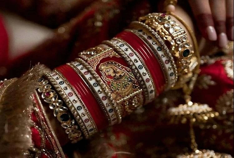 आज का फैशन टिप्स:दुल्हन के हाथों की खूबसूरती बढ़ाएंगे ये पांच चूड़ा डिजाइन,  अपनी शादी में जरूर करें कैरी - Indian Bridal Chura Latest Designs 2021  Wedding Fashion ...