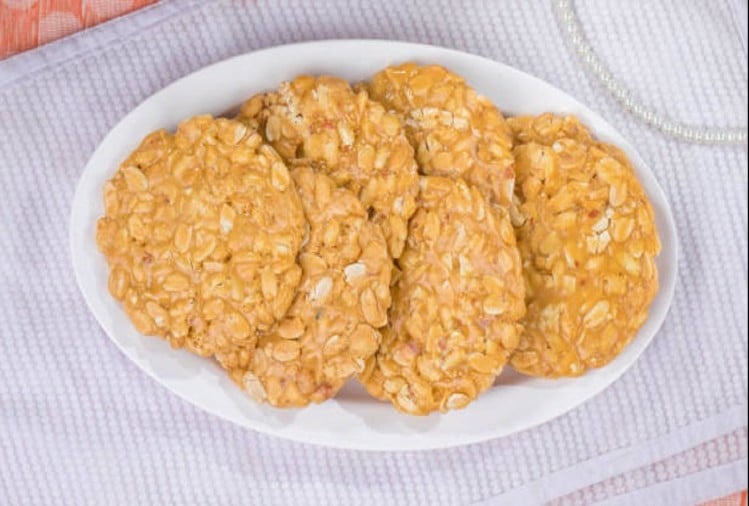 Lohri 2023 Recipe: लोहड़ी और मकर संक्राति के मौके पर बनाएं गुड़ और मूंगफली का खास व्यंजन, जानें आसान विधि 4 मूंगफली की चिक्की