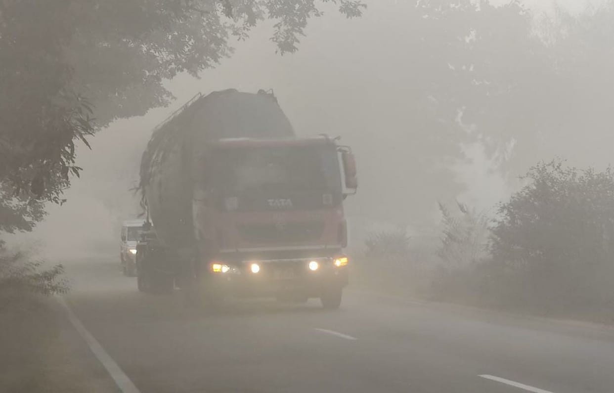 Fog stopped the speed of vehicles, fog remained till morning