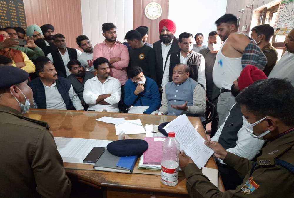 Uttarakhand News: Attack on convoy of former cabinet minister Yashpal Arya going to Bazpur